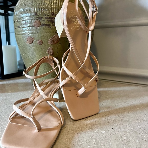 Vince Camuto cream sandals, - Picture 6 of 14